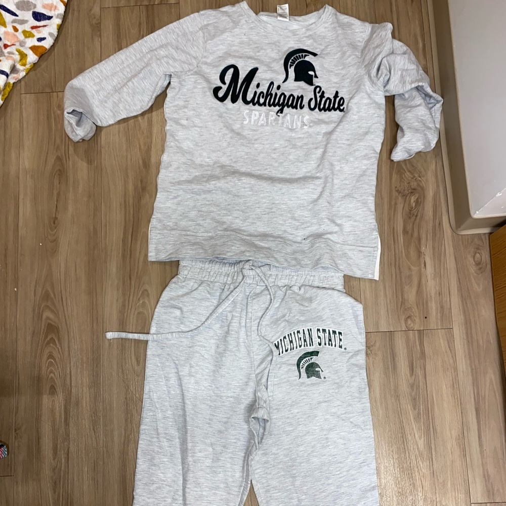 womens michigan state sweat outfit, super cute and comfy!